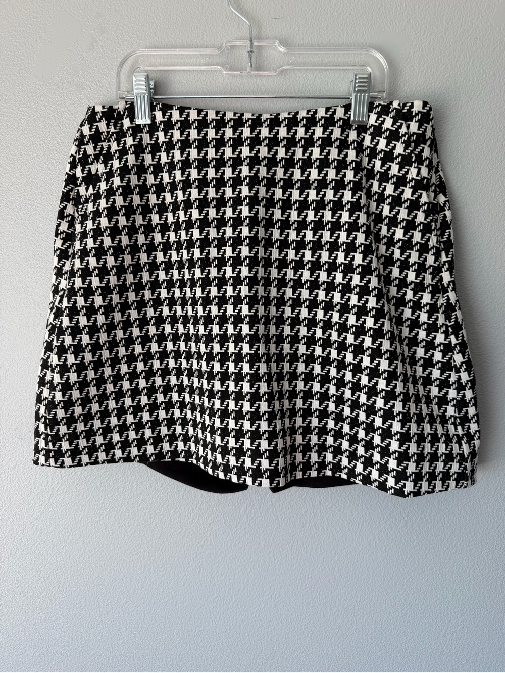 Cabi black white houndstooth mini hidden shorts Passport skort Women’s sz 2